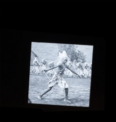 This Breathing Photograph consists of a lanter slide stored behind the tab <a href="http://pju.bridginghumanities.com/tag-search-results/?categorie=$1#79585/f:Watutsi/p:1" onclick="window.location.reload()">Watutsi</a>, and an exposure on <a href="http://pju.bridginghumanities.com/tag-search-results/?categorie=$1#79585/f:roll%20film/p:1" onclick="window.location.reload()">roll film</a> <a href="http://pju.bridginghumanities.com/tag-search-results/?categorie=$1#79585/f:PJU-300/p:1" onclick="window.location.reload()">PJU-300</a>, produced in <a href="http://pju.bridginghumanities.com/tag-search-results/?categorie=$1#79585/f:1947/p:1" onclick="window.location.reload()">1947</a>. SB LS pju-10260_doos 2_Watutsi_PJU-300_2